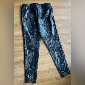 Insight Leggings in Black with Silver details